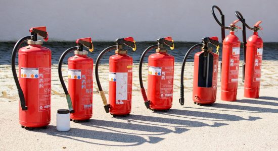 fire-extinguisher-fire-712975-1